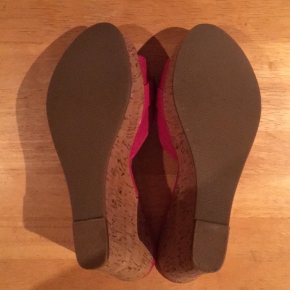 Guess Leather Platform Sandles - Picture 4 of 4